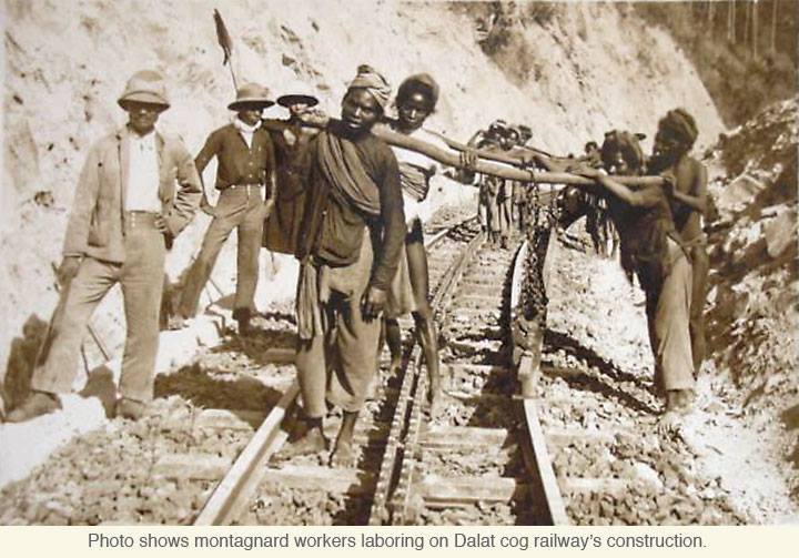 Năm 1908 tuyến đường sắt chính thức được khởi công xây dựng